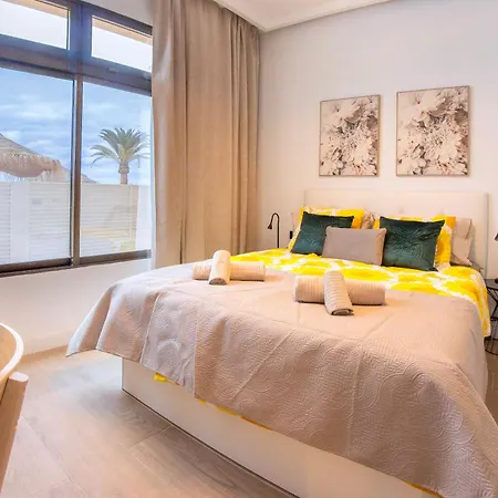 Trendy With A Heated Pool And Near Aqualand, 1a