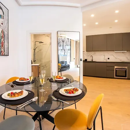 Trendy With A Heated Pool And Near Aqualand, 1a Apartment *