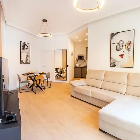 Trendy With A Heated Pool And Near Aqualand, 1a