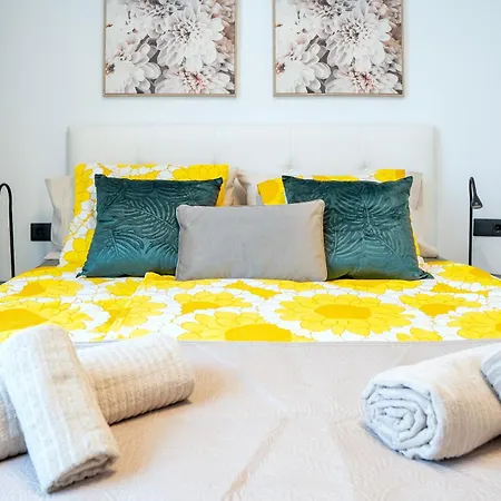 Trendy With A Heated Pool And Near Aqualand, 1a Apartment *